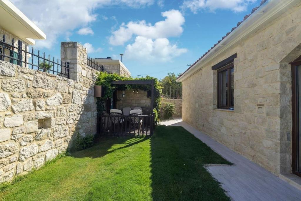 Heraklion Twins House - Private Pool Retreat Episkopi  Bagian luar foto