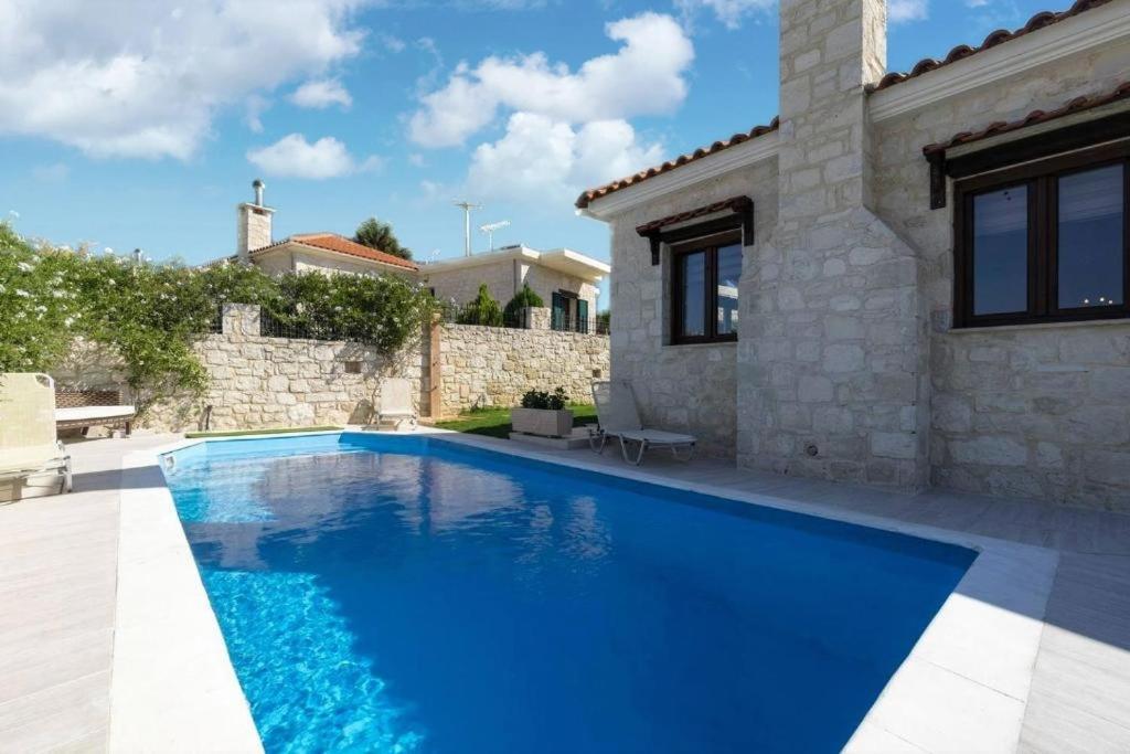 Heraklion Twins House - Private Pool Retreat Episkopi  Bagian luar foto